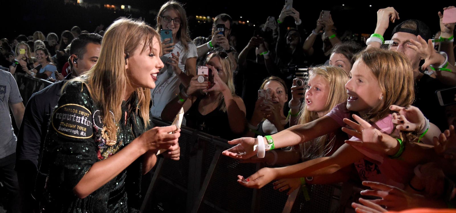 Are You Too Star-Struck? 23 Questions To Test Your Celebrity Obsession