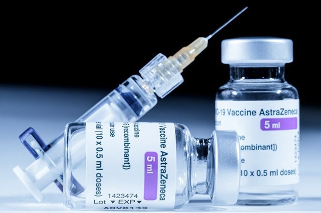 Vaccine Covid-19 AstraZeneca bị kiện: “Ngòi nổ” từ cục máu đông