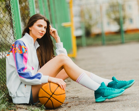 Unearthing the Vintage Charms of Sports Fashion