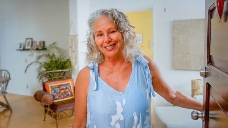 30-year-old works ‘2 hours a day’ on her side hustle and makes $22,000/month in passive income—here’s her typical week