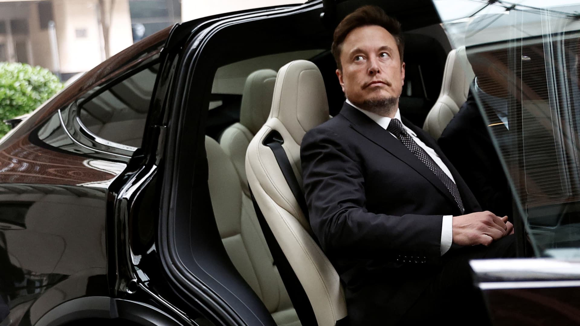 Tesla shares drop 5% after HSBC calls it a ‘very expensive auto company’