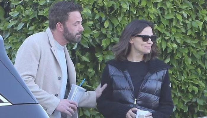 Jennifer Garner and Ben Affleck Meet Again in Santa Monica