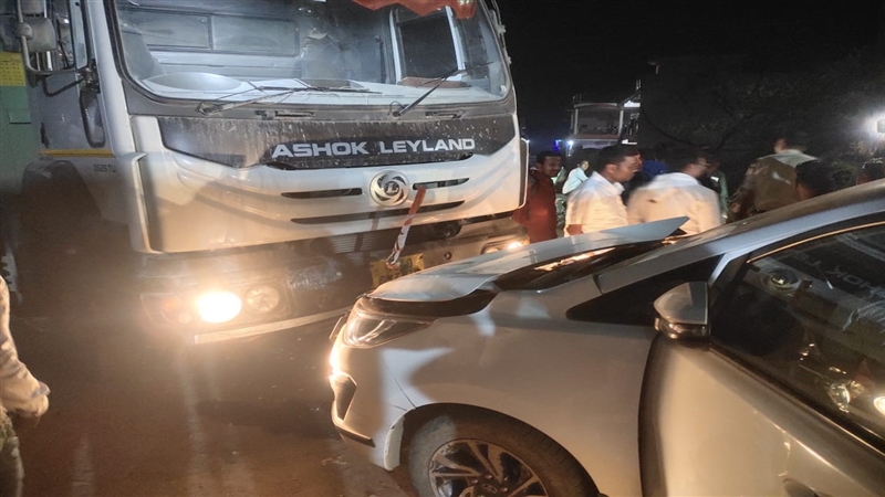 Janjgir-champa News : कांग्रेस प्रत्याशी की कार को हाइवा ने ठोका – Congress candidate car hit by speeding truck