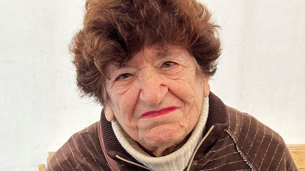 Ukraine war: Kherson shelling forces elderly from homes
