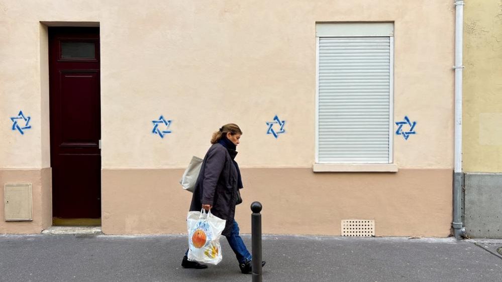 Star of David graffiti in Paris