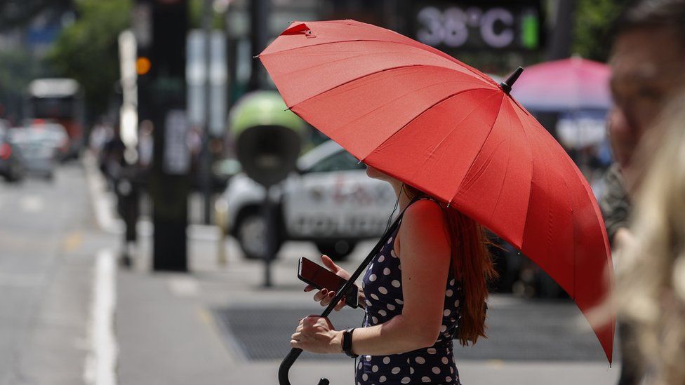 Brazil: Health warnings as country gripped by ‘unbearable’ heatwave