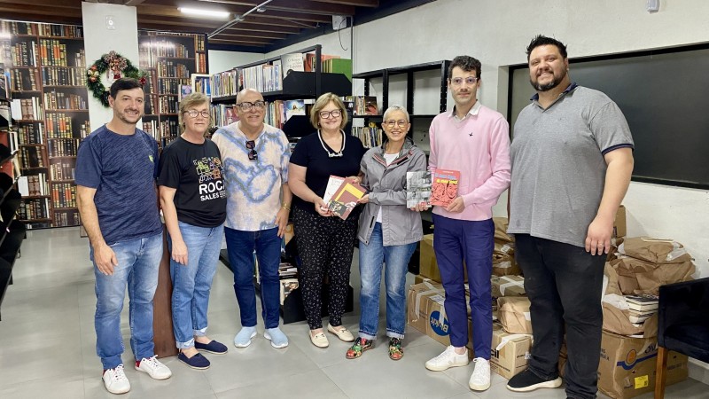 Secretaria da Cultura entrega seis mil livros a municípios atingidos por enchentes no Vale do Taquari