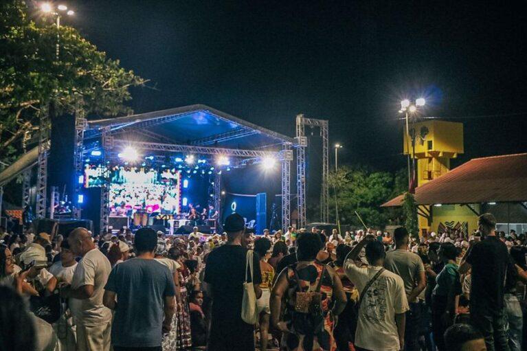 Mais de 400 artistas se apresentam no palco do Centro de Cultura Negra