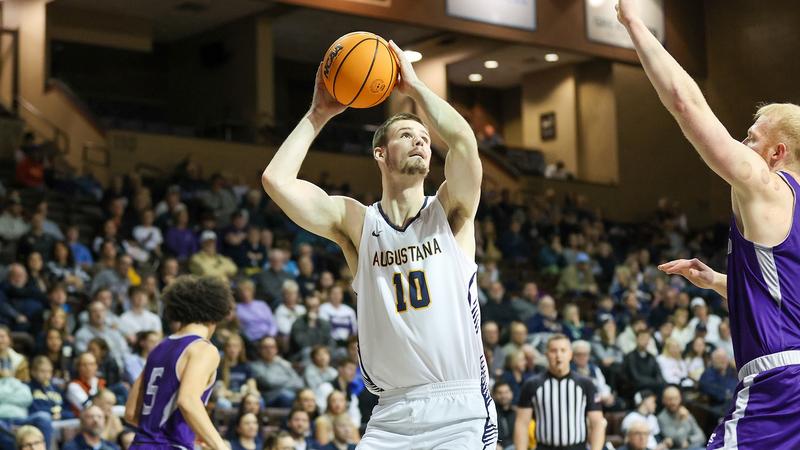 Men’s Basketball Off to East/West Challenge in Rapid City for Two Games