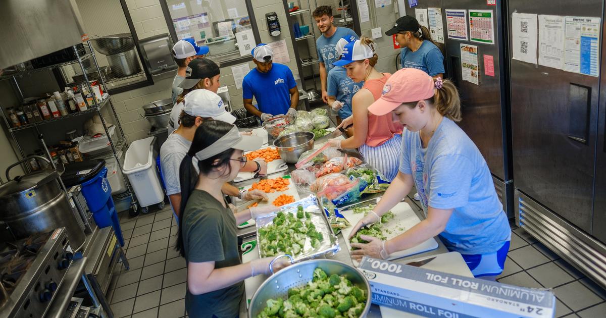 UK students serve healthy, balanced meals to community through Meals on Wings