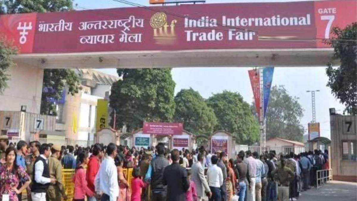 International Trade Fair: क्रिकेट मैच और छठ पूजा के बावजूद व्यापार मेले उमड़े दर्शक, बिहार मंडप में लोगों ने की जमकर खरीददारी – Despite cricket match and Chhath Puja spectators gathered at international trade fair