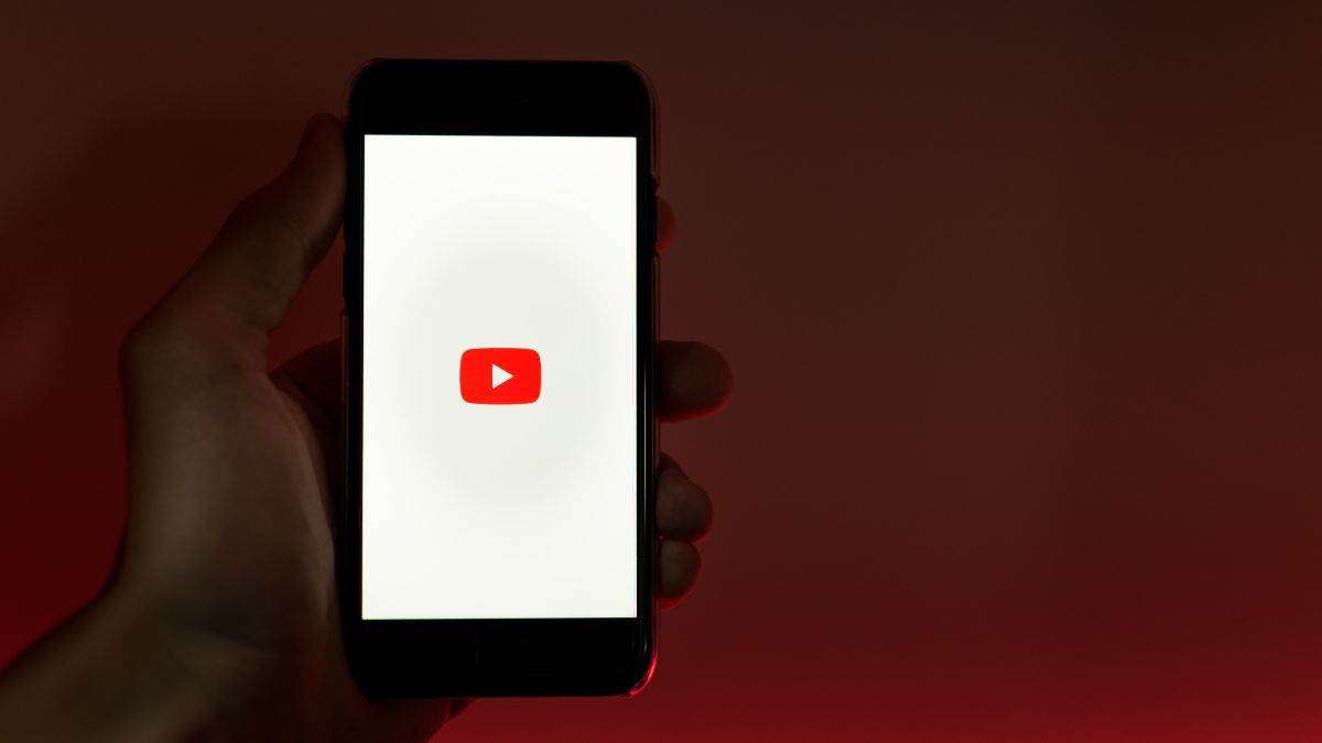 किसी भी भाषा में हो YouTube वीडियो, आसानी से आएगा समझ; बस इस सेटिंग को करना होगा ऑन – YouTube Video Caption Auto-translate Setting Know How It Works