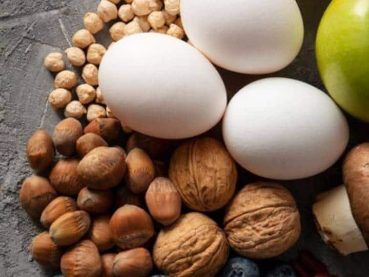 Nuts Vs Eggs: खाली पेट अंडा या नट्स दोनों में से कौन सा है हेल्दी?