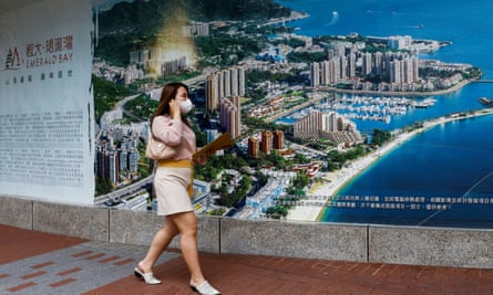 Hong Kong land sales wobble, exposing cracks in city’s finances