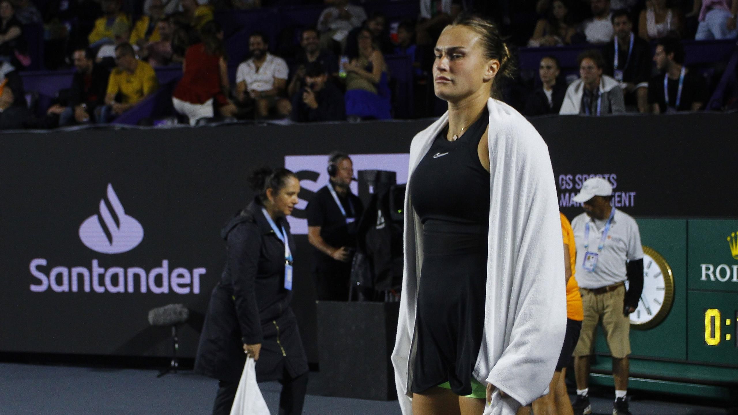 Semi-final between Aryna Sabalenka and Iga Swiatek suspended until Sunday as rain wreaks more havoc at WTA Finals