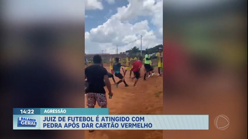 Juiz de futebol é atingido com pedra após dar cartão vermelho