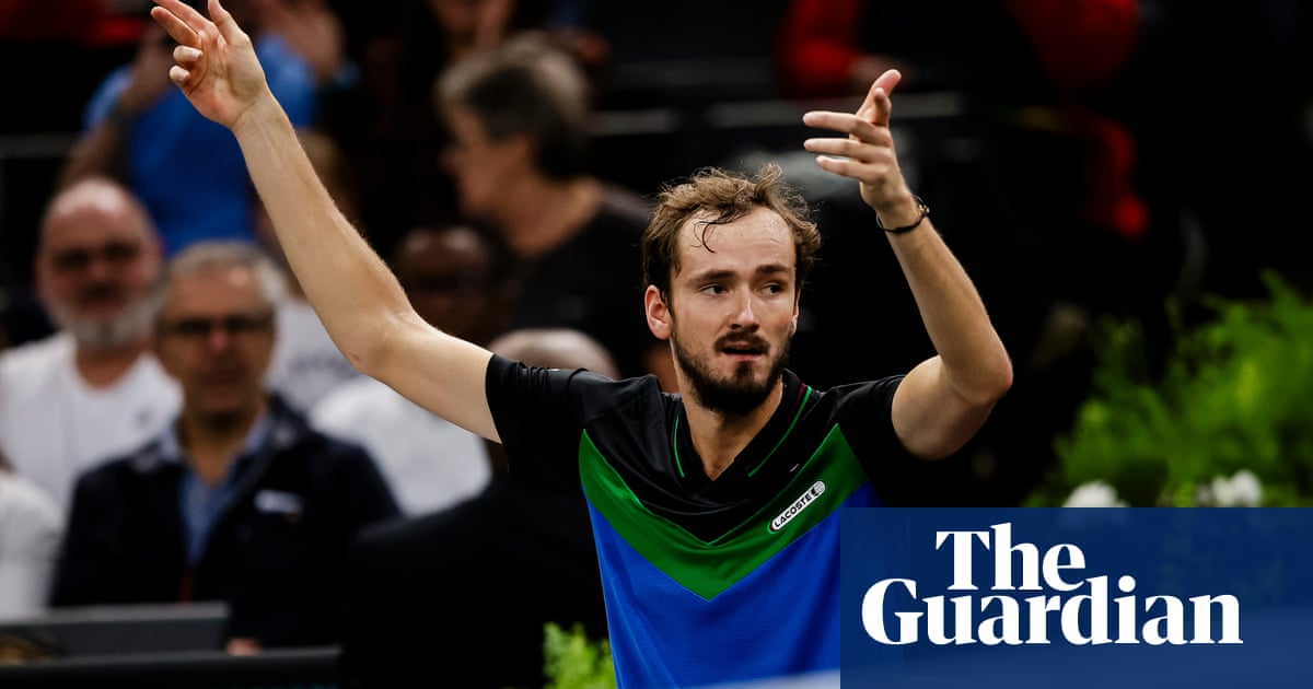 Daniil Medvedev denies making rude gesture to Paris Masters crowd