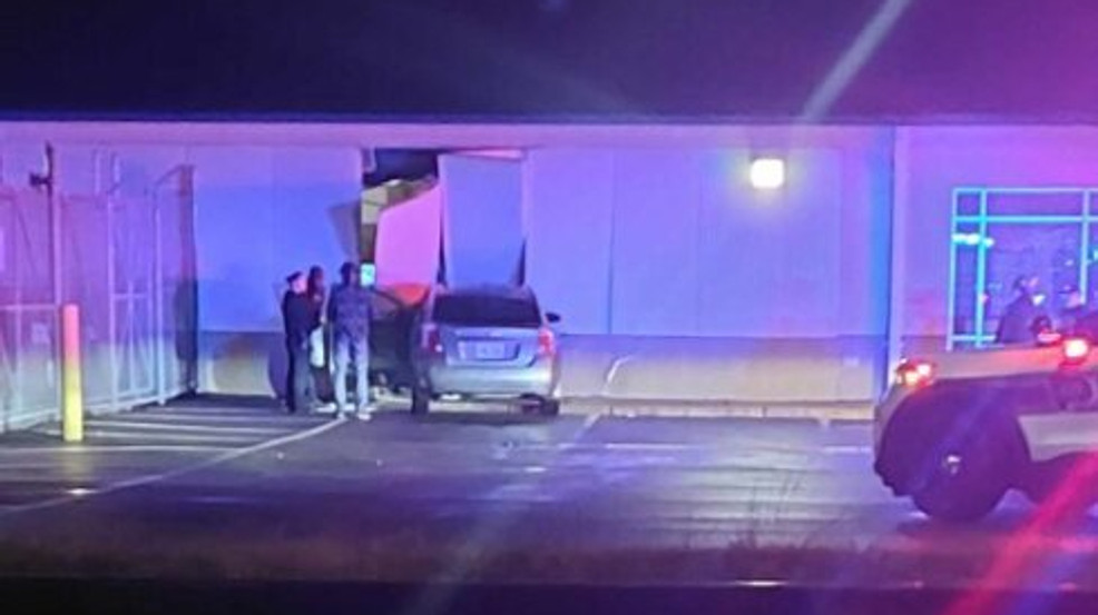 Car crashes into Pawtucket Post Office