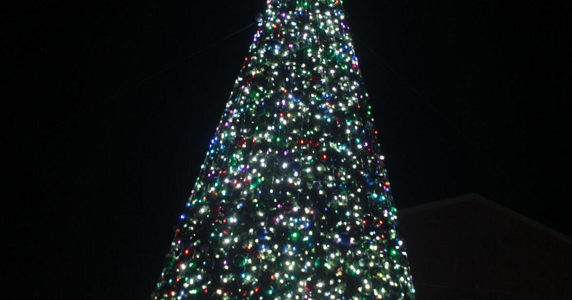 ‘Tis the Season… Mistletoe Market on Saturday, Tree Lighting on Tuesday