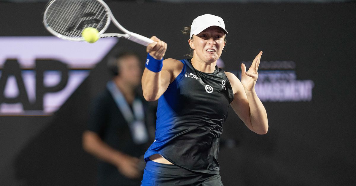 Swiatek crushes Gauff at WTA Finals