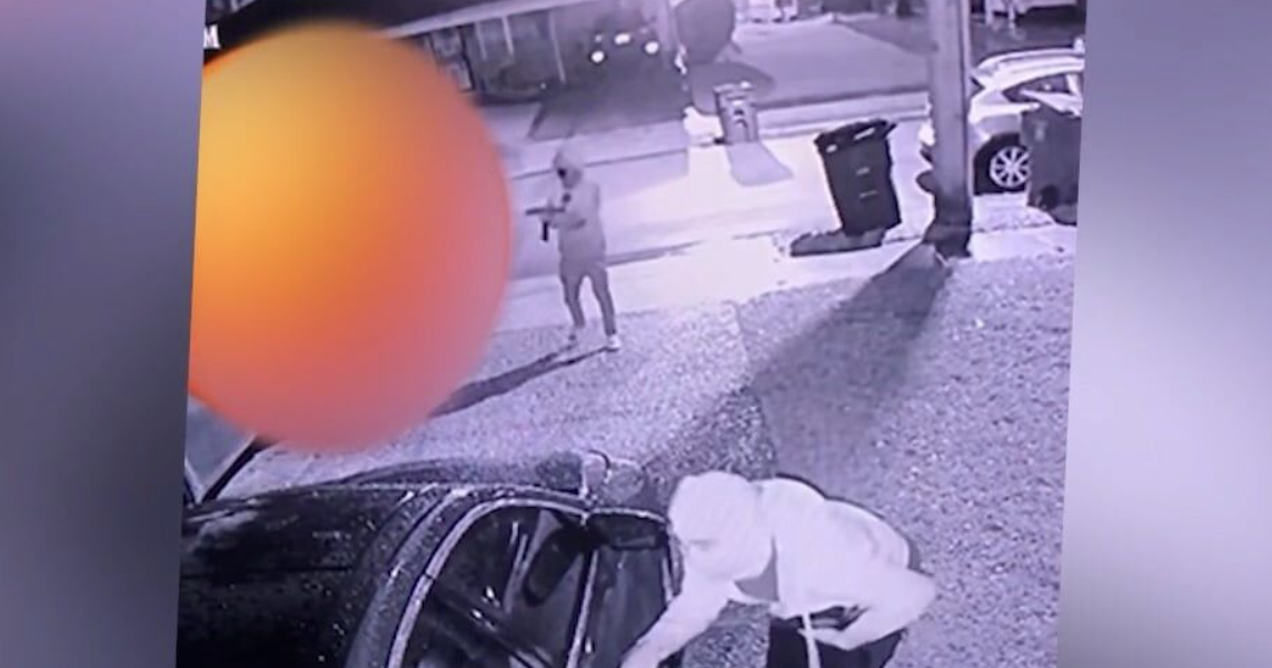 Video shows how armed thieves break into car in North Memphis