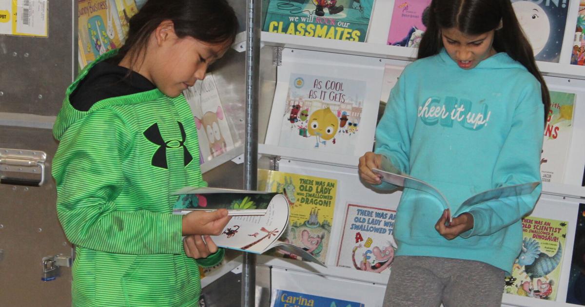 Greenwood students take part in book fair