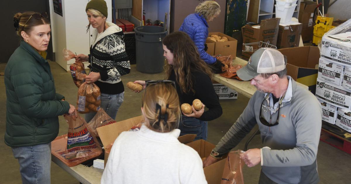 Turkey by turkey: Food bank closing in on goal for Thanksgiving meal boxes