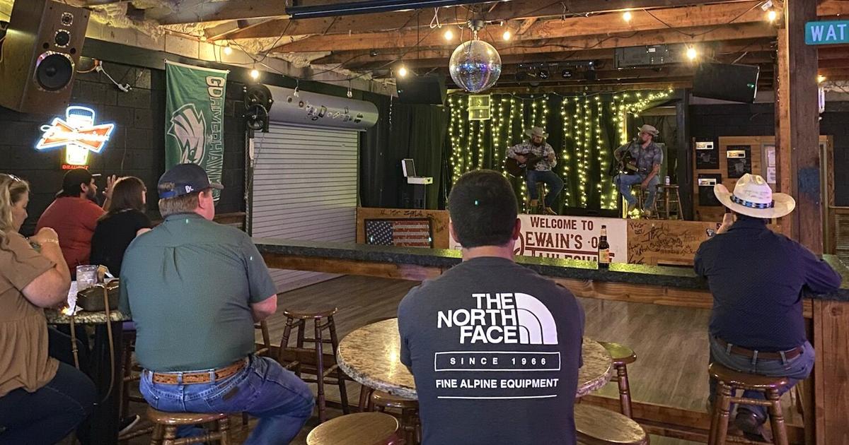 ENTERTAINMENT SPOTLIGHT: Local music manager creates Songwriter Showcase