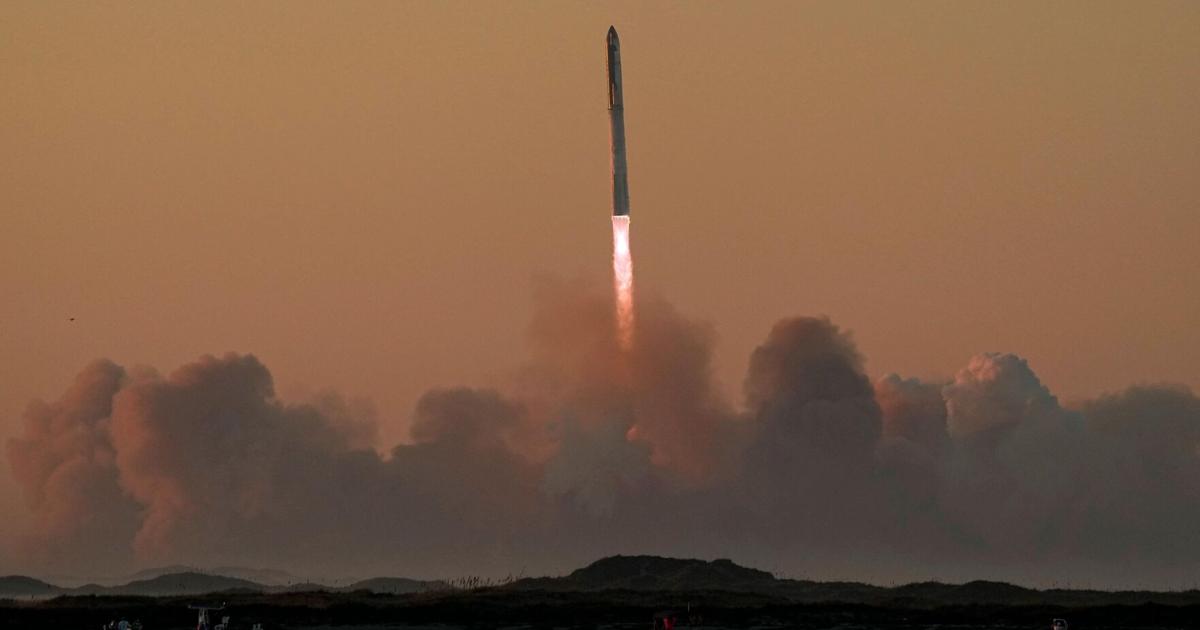 SpaceX launch attempt ends in loss of most powerful rocket ever built