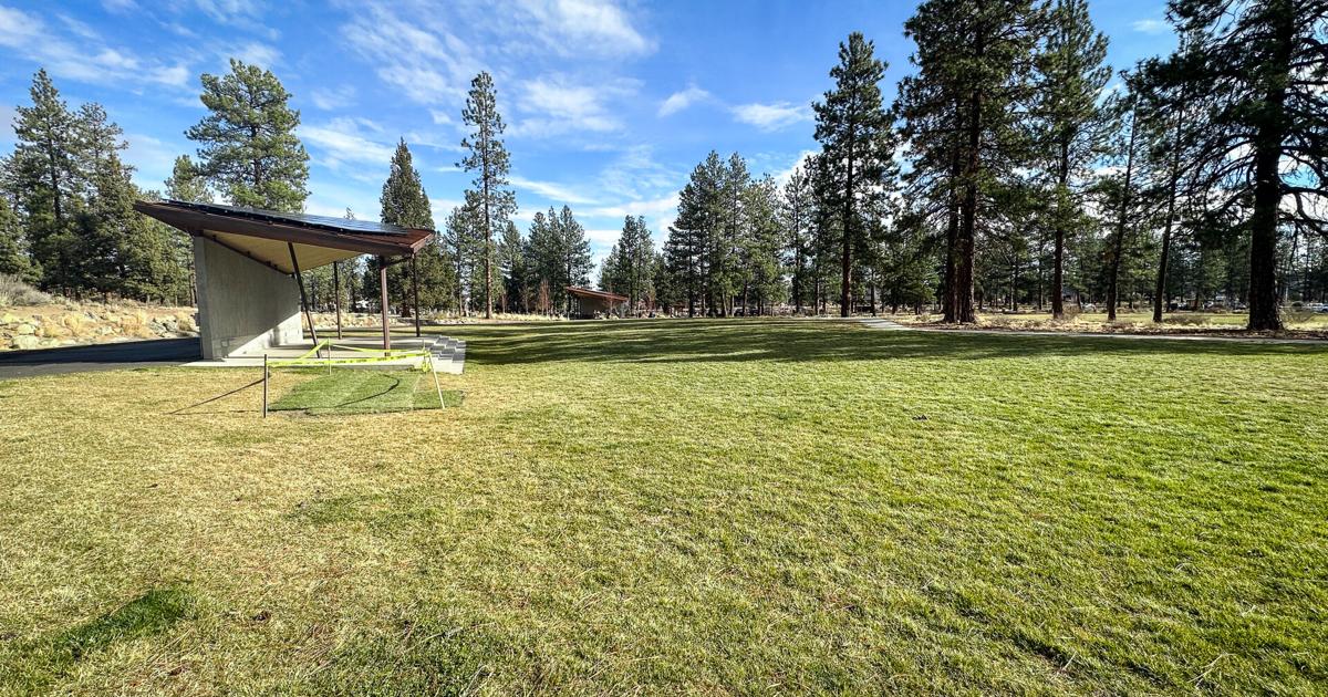 Take a post-turkey stroll through two Bend city parks