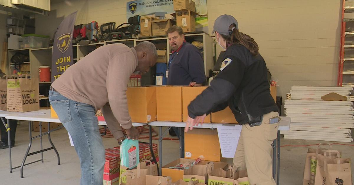MPD officers help provide Thanksgiving meals to families in need