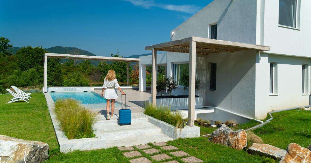 These Airbnb Horror Stories Can Teach You What to Watch For