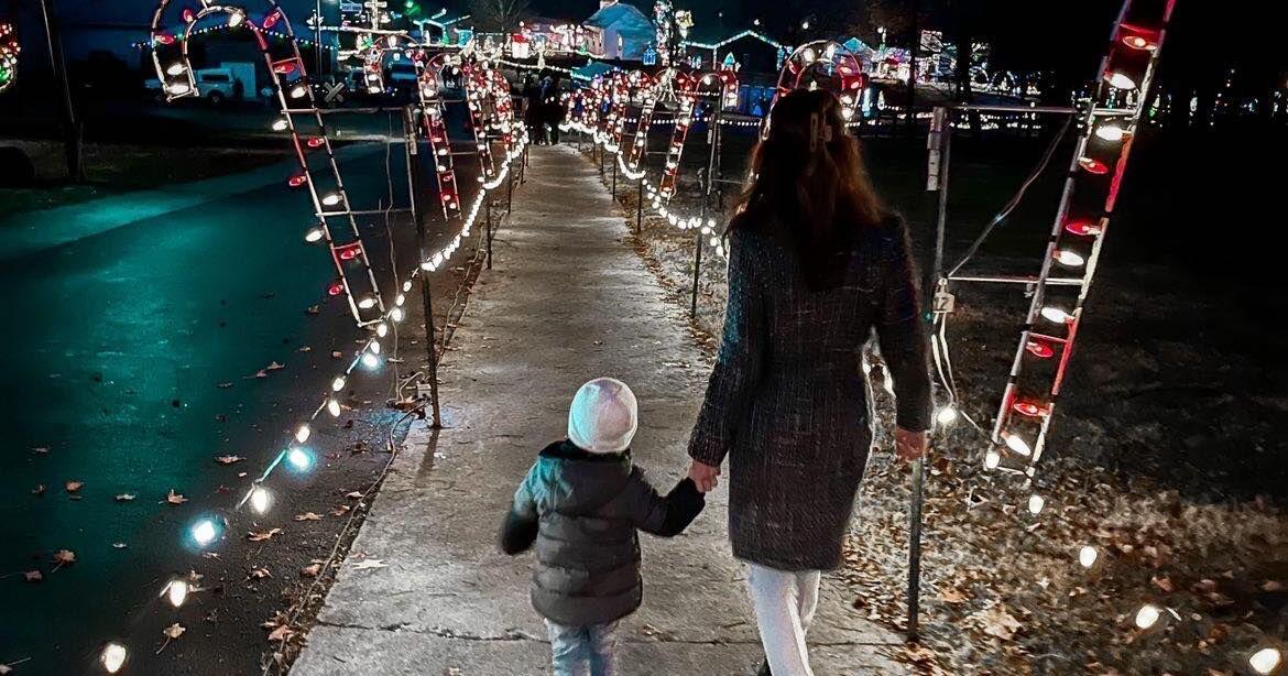 Country Christmas Train features more than 1 million lights