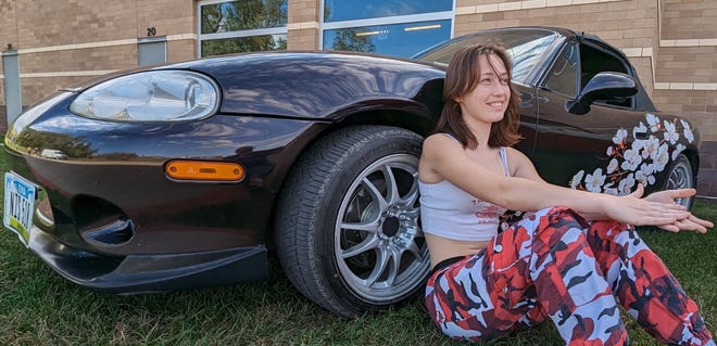 Hakes: Sam and her Miata spark Liberty HS viewing of ‘scoop-the-loop’ classics