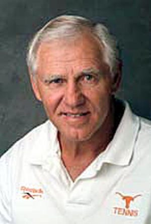 Longtime Texas men’s tennis coach Dave Snyder dies at 88