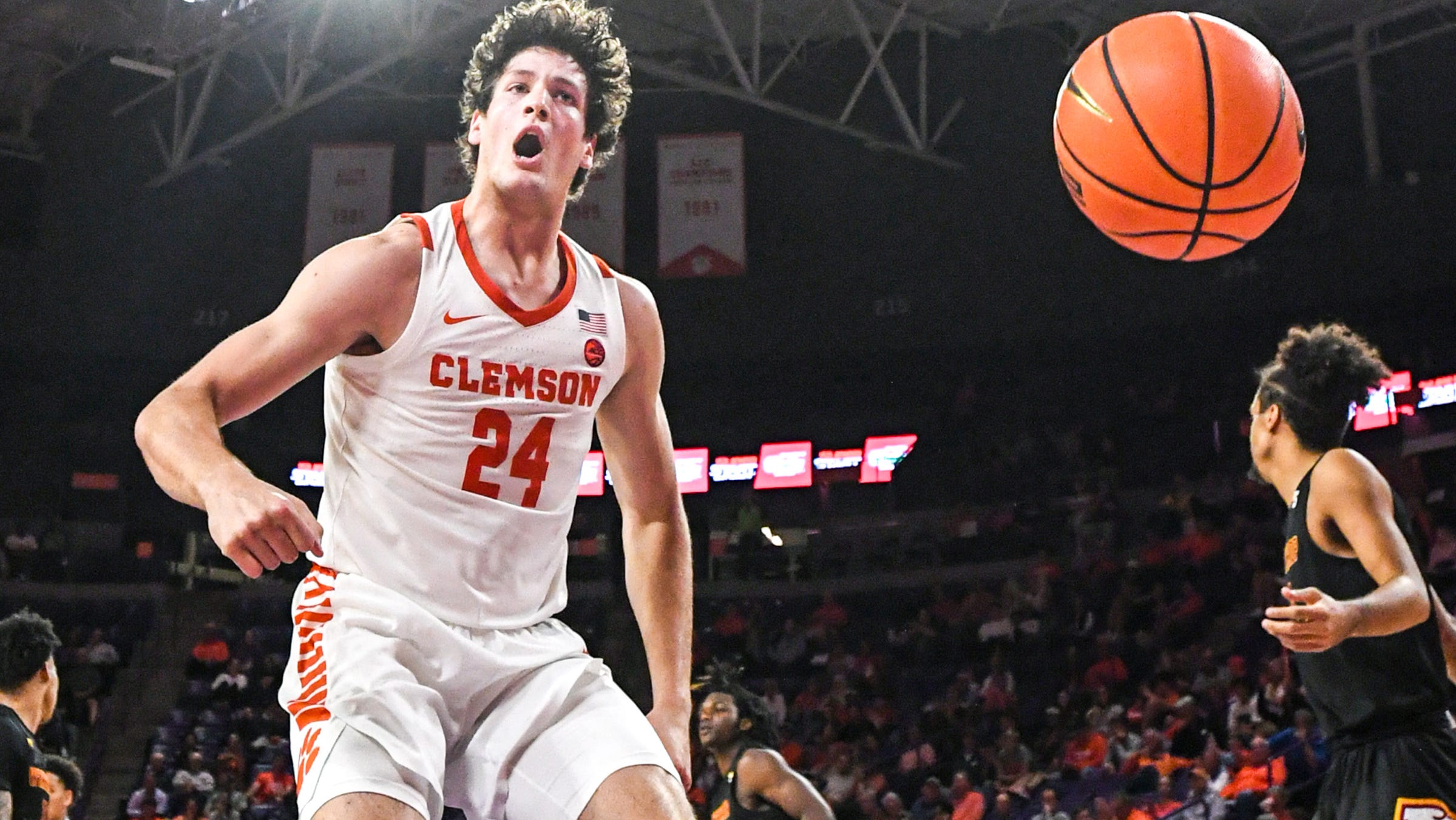 Clemson basketball overcomes 18-point deficit for one-possession win over Davidson