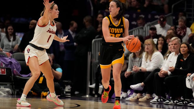 Caitlin Clark guides No. 3 Iowa women’s basketball to tough win over No. 5 Virginia Tech