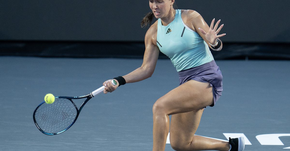 Pegula upsets top seed Sabalenka at WTA Finals