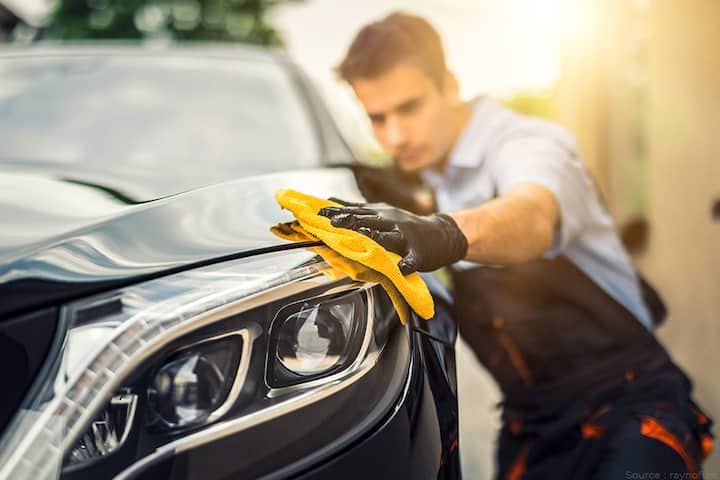 Car Care Tips : तुम्ही तुमची पहिली कार खरेदी केली आहे का? मग खास तुमच्यासाठी कार मेंटेनन्स टिप्स!