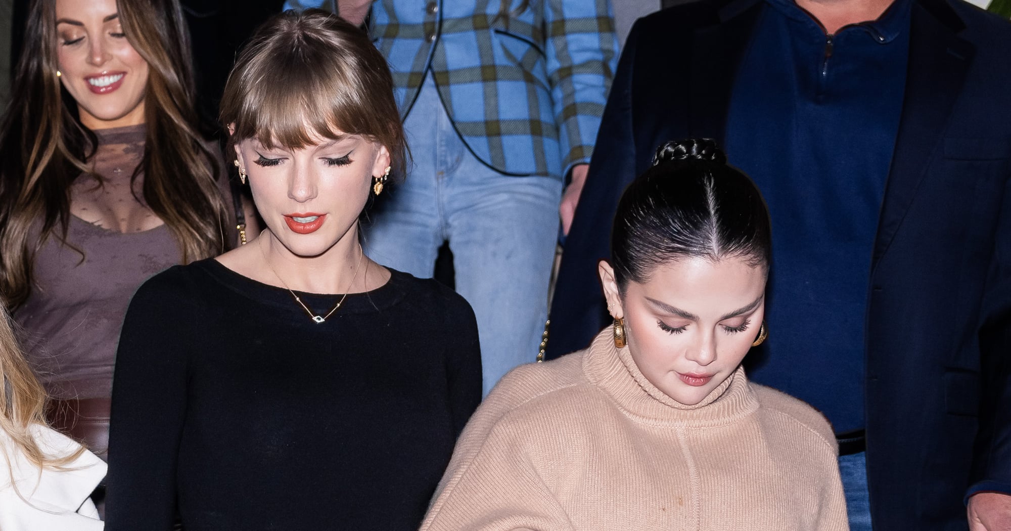 Bucket Bags Are Making a Comeback, as Confirmed by Taylor Swift and Selena Gomez