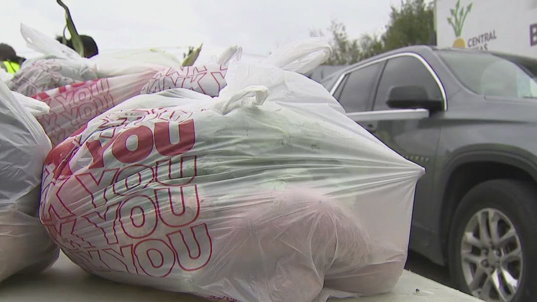 Central Texas Food Bank gives out holiday meals in East Austin