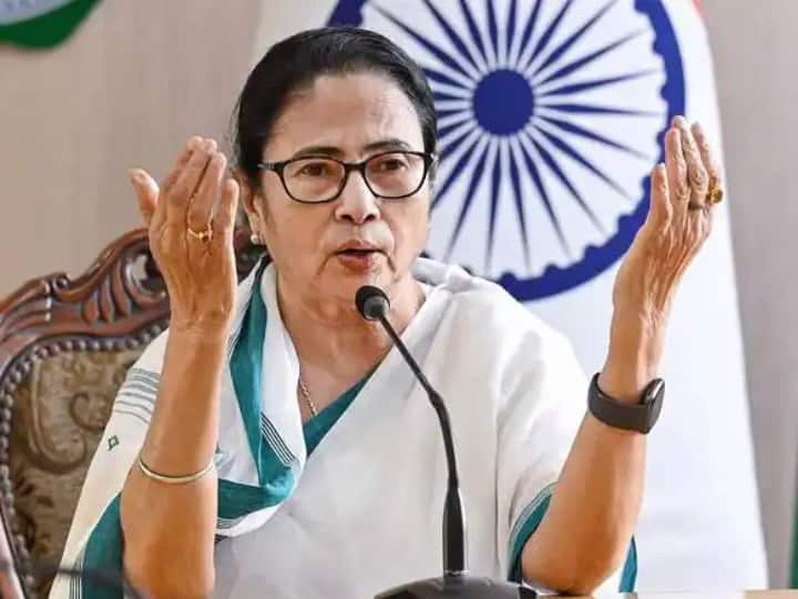 Mamata Banerjee: प्रैक्‍ट‍िस जर्सी के भगवा रंग पर ब‍िफरीं ममता बनर्जी, कहा- ‘भारतीय खिलाड़ियों पर गर्व, लेक‍िन यह स्‍वीकार्य नहीं…’