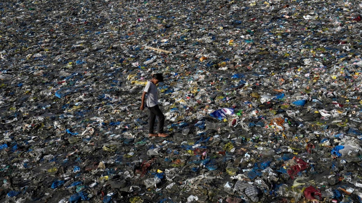 Nations convene in Kenya to hammer out treaty on plastic pollution