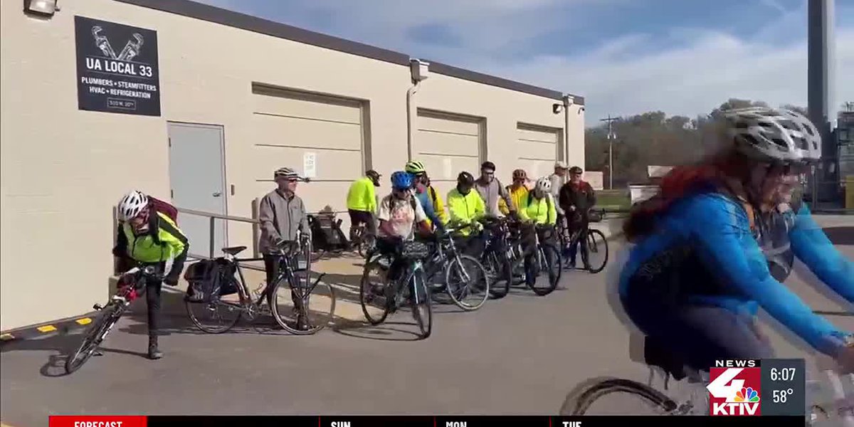 Siouxland cyclists make food donation run with annual ‘Cranksgiving’ tradition