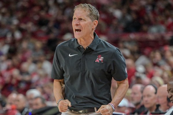 Razorbacks expected to sign pair of basketball players Wednesday