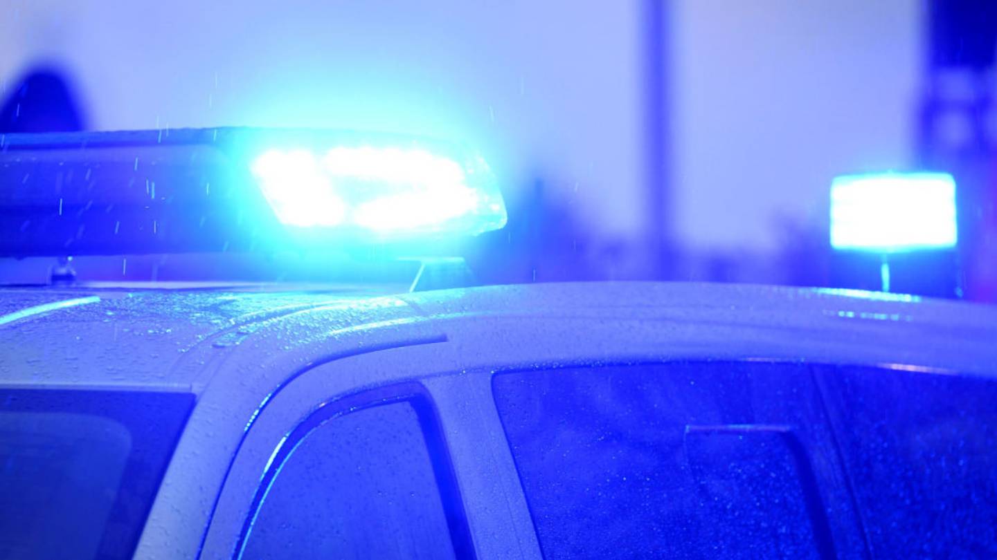 All northbound I-5 lanes blocked as troopers investigate deadly car, pedestrian collision