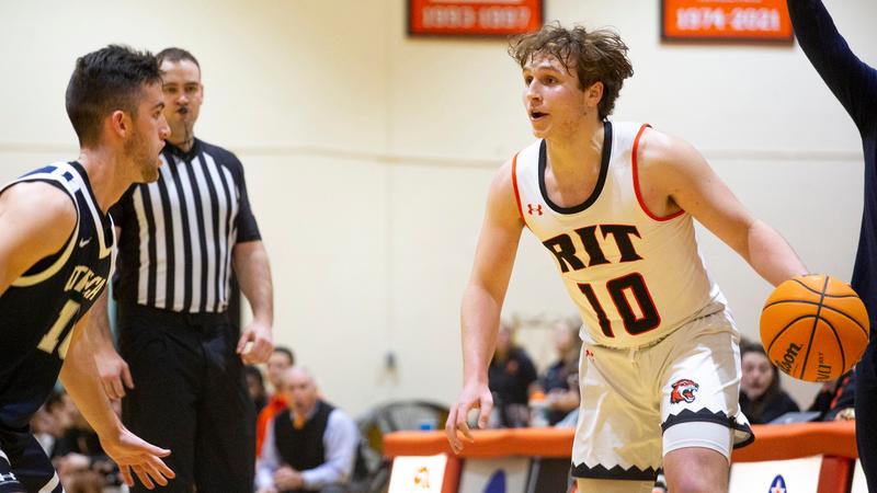 Men’s Basketball loses 95-77 at Fisher in Mark’s Pizzeria Crosstown Shootout – Rochester Institute of Technology Athletics