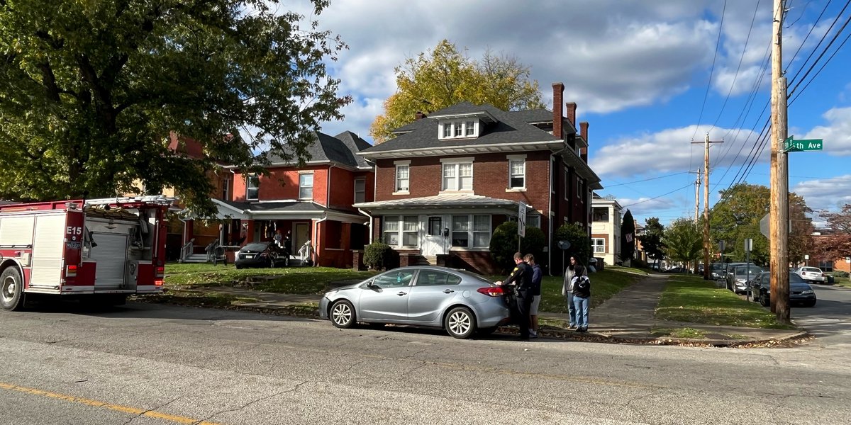 Car hits house in Huntington