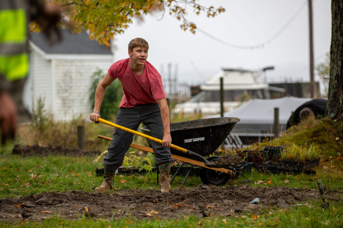 E2CCB conservation students tackle lake project