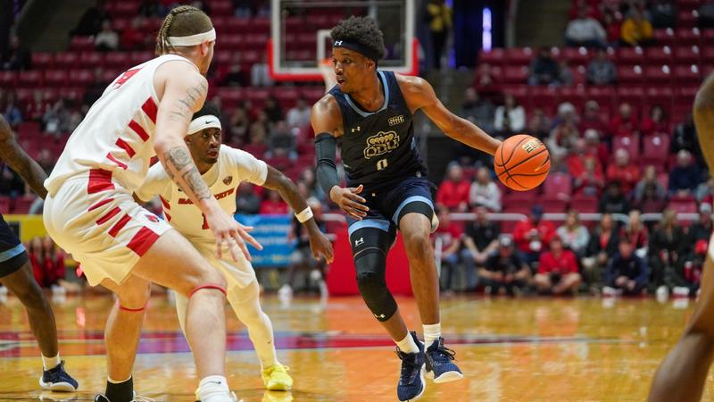 Men’s Basketball Visits 14th-Ranked Arkansas Monday Night